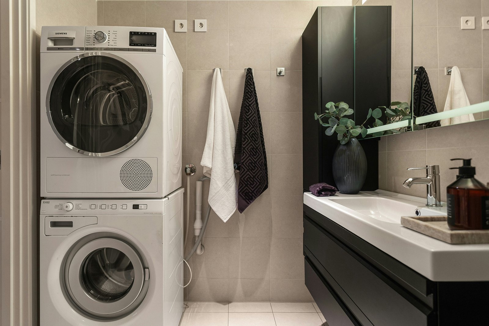 Aquastop-Zulaufschlauch an einer Waschmaschine