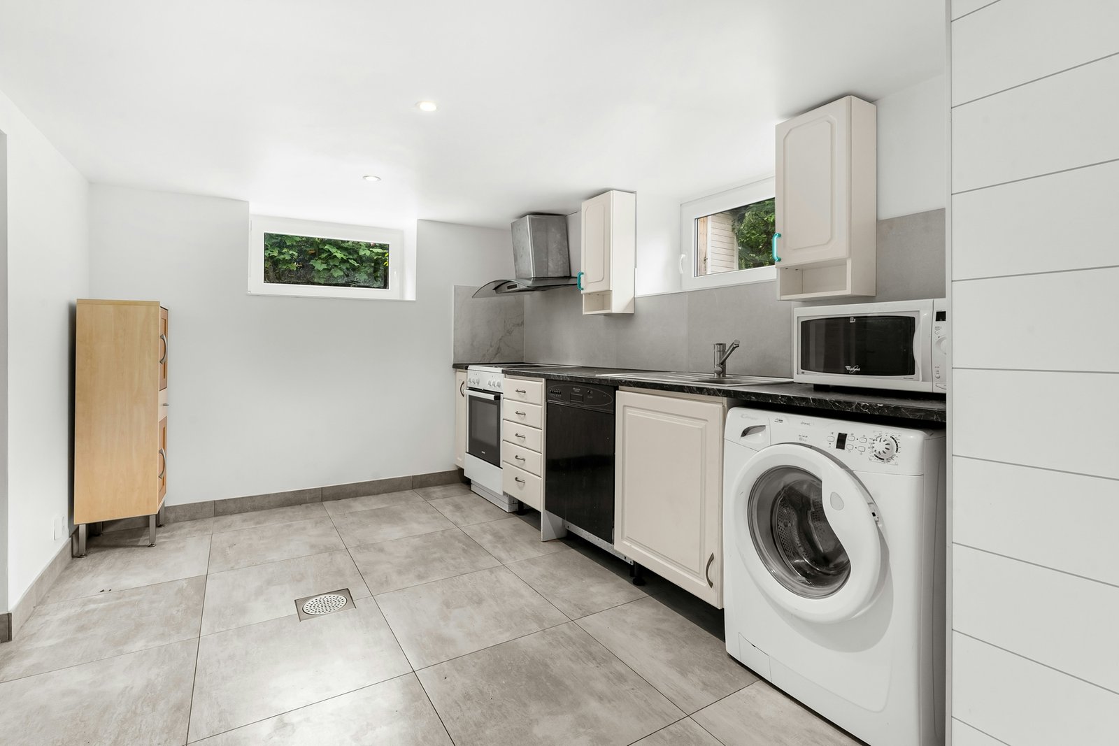 Wasserzulaufventil einer Waschmaschine im Geräteinneren