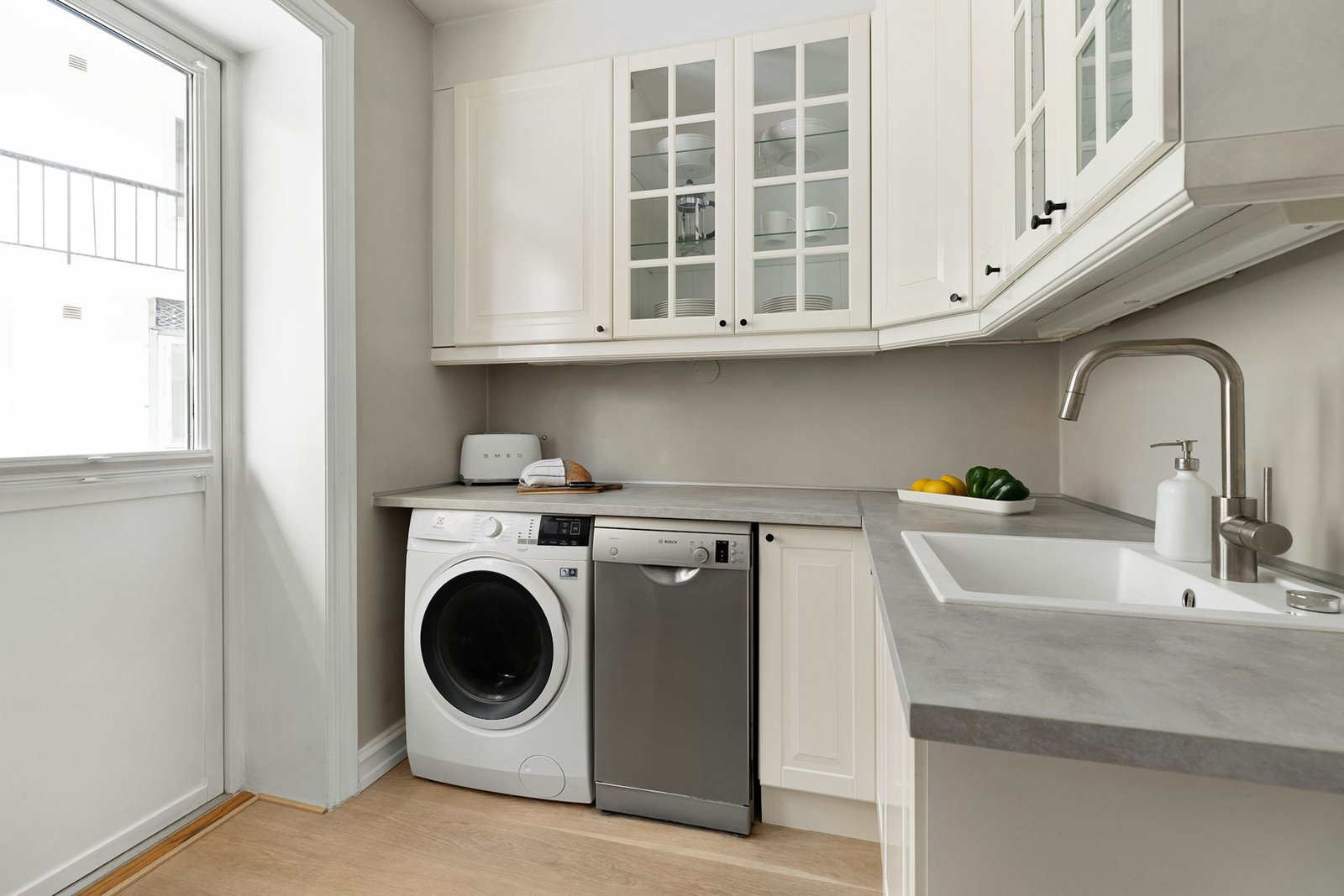 Wasserhahn am Anschluss einer Waschmaschine