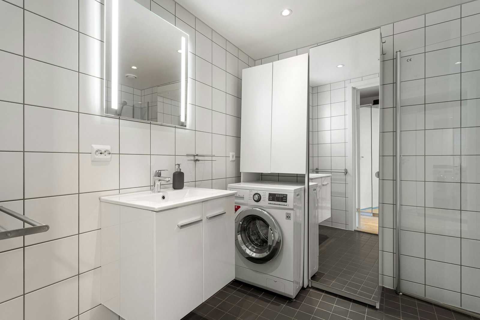 Wasserzulaufventil im Inneren einer Waschmaschine